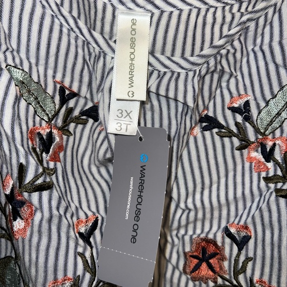 Cold shoulder Blouse - Picture 3 of 3